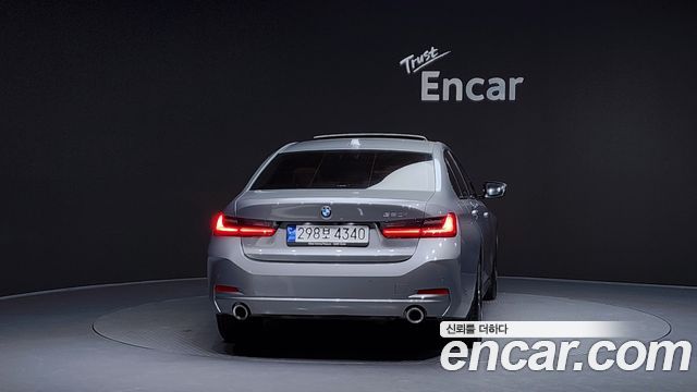 BMW 3-Series 320i