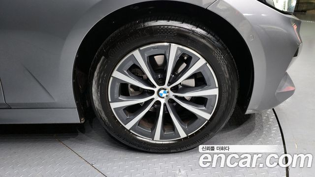 BMW 3-Series 320i