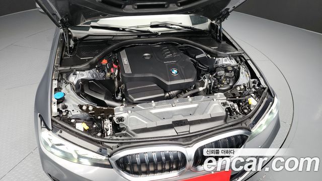 BMW 3-Series 320i