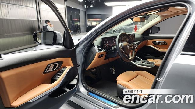 BMW 3-Series 320i