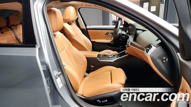 BMW 3-Series 320i