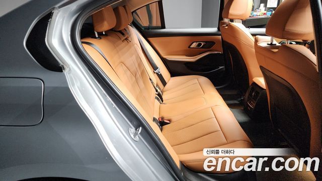 BMW 3-Series 320i