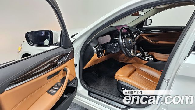 BMW 5-Series 520i Luxury
