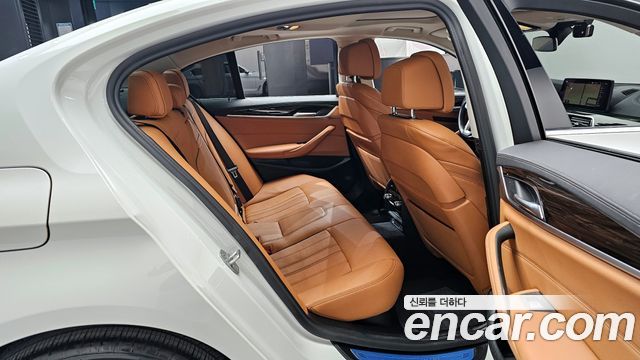 BMW 5-Series 520i Luxury