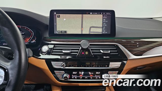 BMW 5-Series 520i Luxury