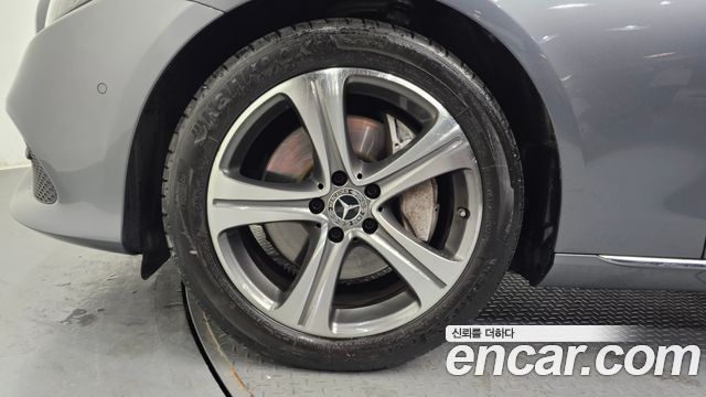 Mercedes-Benz E-Class E300 4MATIC AV Intelligent Drive
