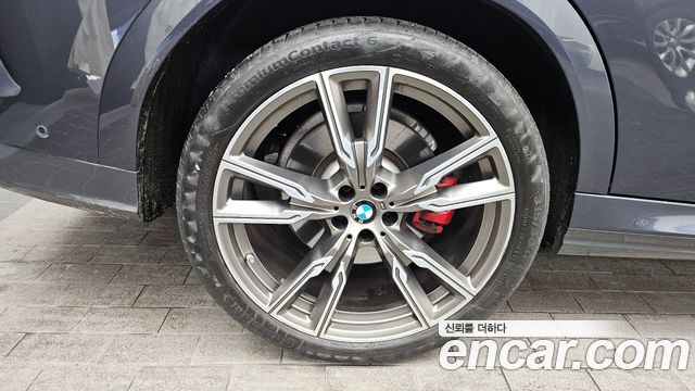 BMW X6 M50i