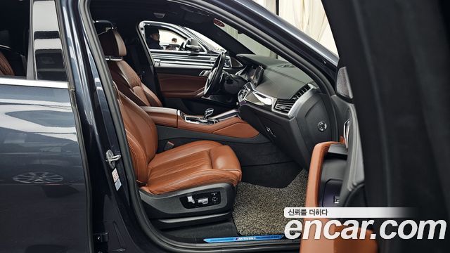 BMW X6 M50i