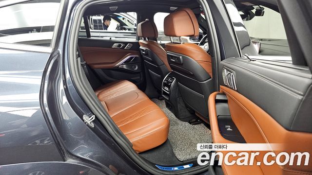 BMW X6 M50i