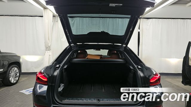 BMW X6 M50i