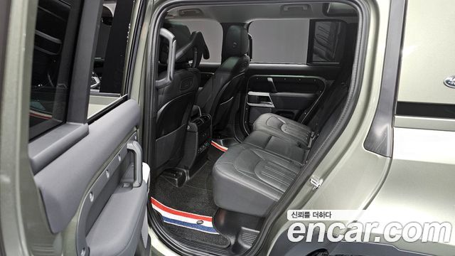 Land Rover Defender 110 D250 S