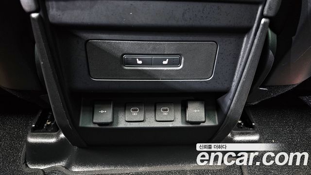 Land Rover Defender 110 D250 S