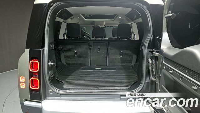 Land Rover Defender 110 D250 S
