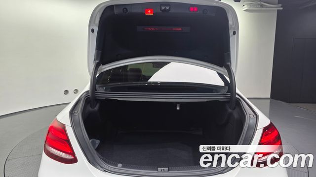 Mercedes-Benz E-Class W213 E220d 4MATIC Avantgarde