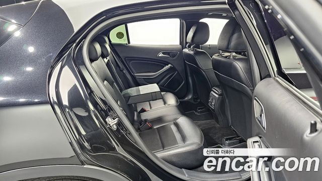 Mercedes-Benz GLA-Class GLA250 4MATIC
