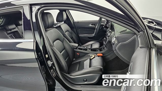Mercedes-Benz GLA-Class GLA250 4MATIC
