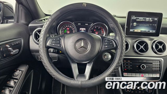 Mercedes-Benz GLA-Class GLA250 4MATIC