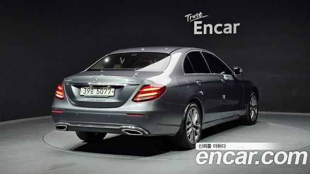 Mercedes-Benz E-Class E300 4MATIC Avnatgarde