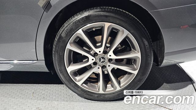 Mercedes-Benz E-Class E300 4MATIC Avnatgarde
