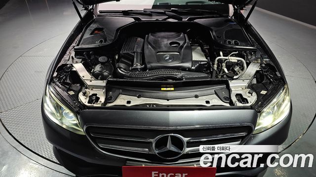 Mercedes-Benz E-Class E300 4MATIC Avnatgarde