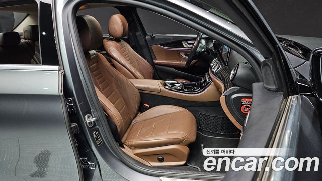 Mercedes-Benz E-Class E300 4MATIC Avnatgarde