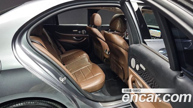 Mercedes-Benz E-Class E300 4MATIC Avnatgarde