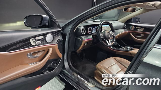 Mercedes-Benz E-Class E300 4MATIC Avnatgarde