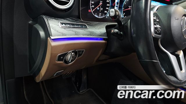 Mercedes-Benz E-Class E300 4MATIC Avnatgarde