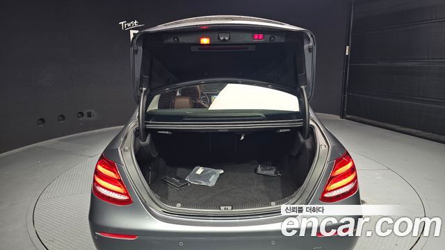Mercedes-Benz E-Class E300 4MATIC Avnatgarde
