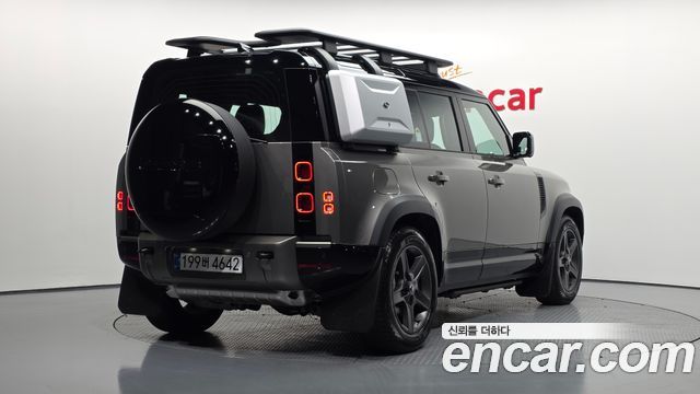 Land Rover Defender 110 P300 X-Dynamic SE