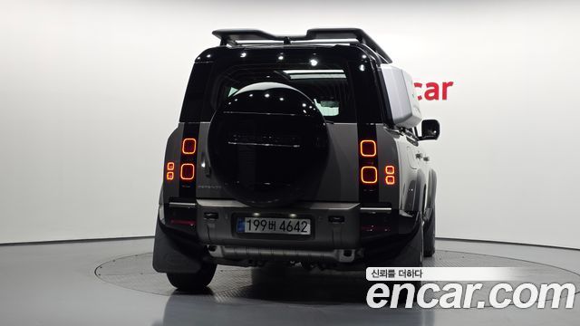 Land Rover Defender 110 P300 X-Dynamic SE