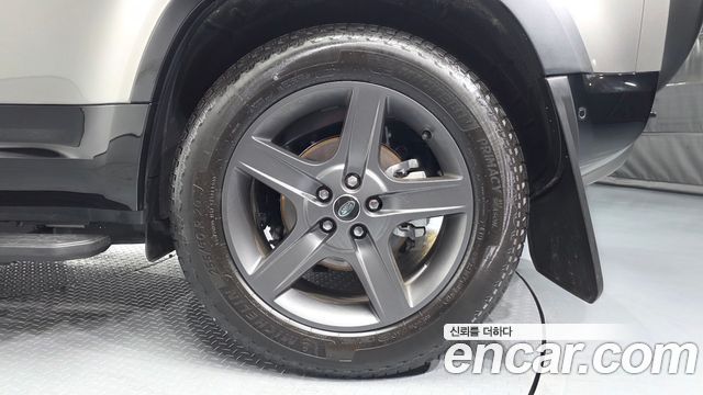Land Rover Defender 110 P300 X-Dynamic SE
