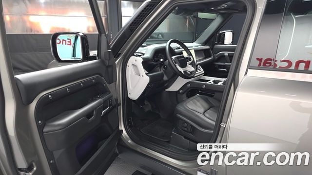 Land Rover Defender 110 P300 X-Dynamic SE