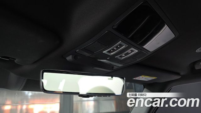 Land Rover Defender 110 P300 X-Dynamic SE