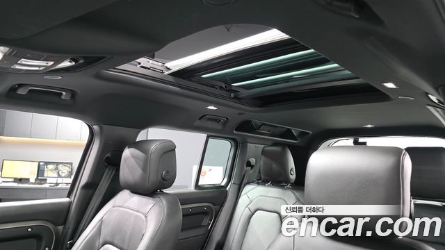 Land Rover Defender 110 P300 X-Dynamic SE