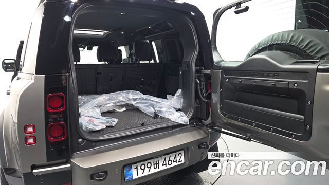 Land Rover Defender 110 P300 X-Dynamic SE