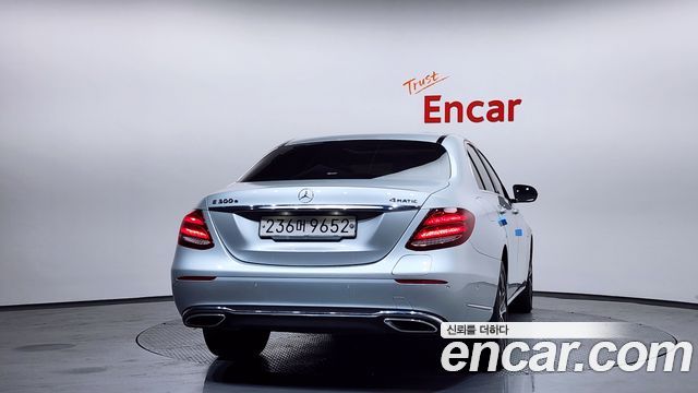 Mercedes-Benz E-Class E300e 4MATIC Exclusive