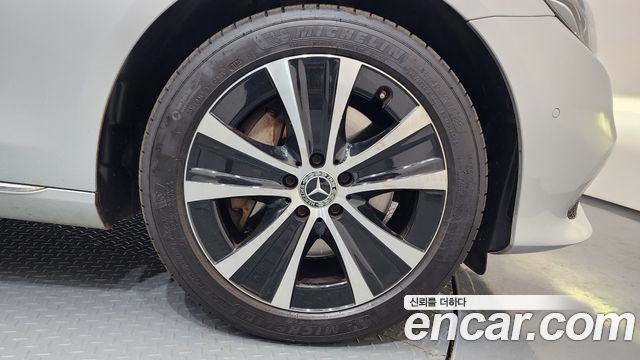 Mercedes-Benz E-Class E300e 4MATIC Exclusive