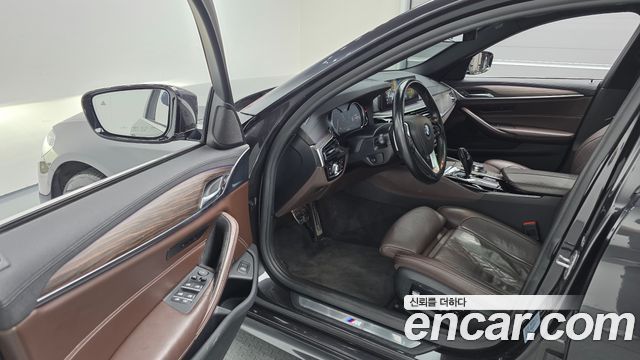 BMW 5-Series 530i M Sport Package Plus