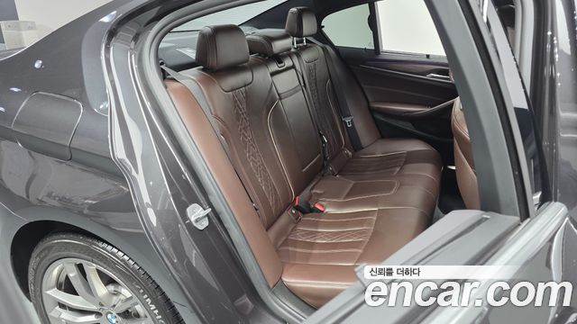 BMW 5-Series 530i M Sport Package Plus