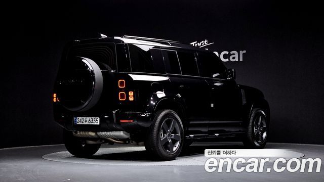 Land Rover Defender 110 D300 X-Dynamic HSE
