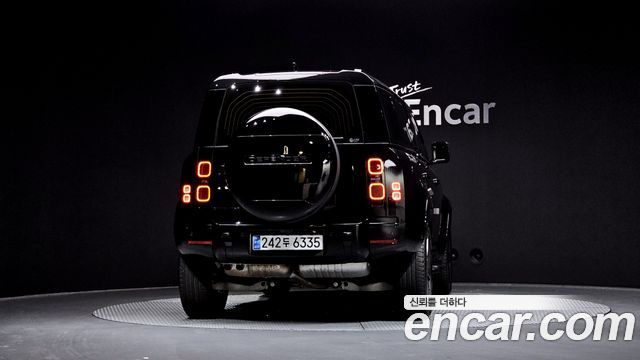 Land Rover Defender 110 D300 X-Dynamic HSE