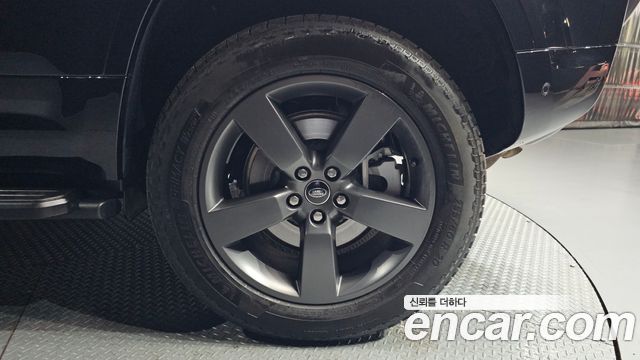 Land Rover Defender 110 D300 X-Dynamic HSE