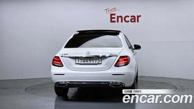 Mercedes-Benz E-Class E300 4MATIC Exclusive