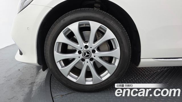 Mercedes-Benz E-Class E300 4MATIC Exclusive