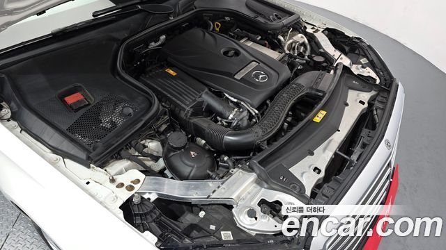 Mercedes-Benz E-Class E300 4MATIC Exclusive