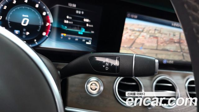 Mercedes-Benz E-Class E300 4MATIC Exclusive