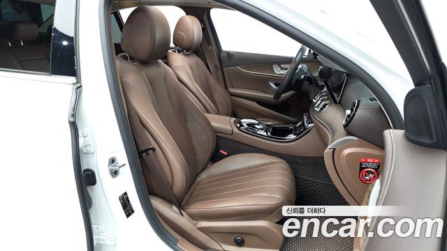 Mercedes-Benz E-Class E300 4MATIC Exclusive