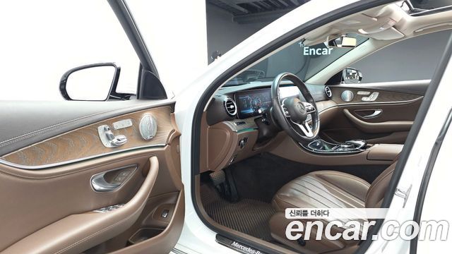 Mercedes-Benz E-Class E300 4MATIC Exclusive