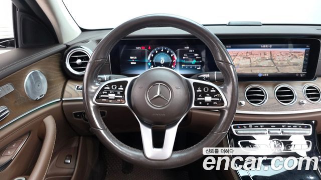 Mercedes-Benz E-Class E300 4MATIC Exclusive